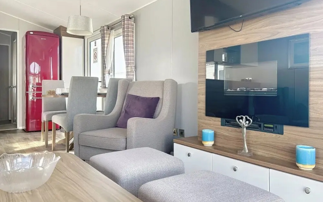 Premium Lodge - Sleeps 8 - Seton Sands Beach