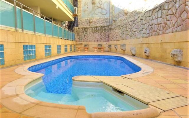1st Line Daniya APT - Solarium Terrace & Pool
