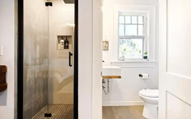 Retro Studio Huge Shower 3min-asian Dist