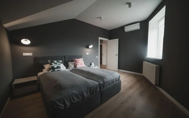 Kostjukowski Apartments на Мудрого 12В