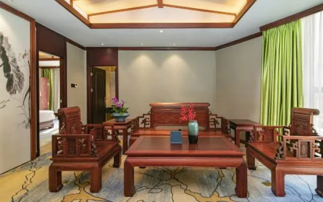 Yichen Hongmu Hotel