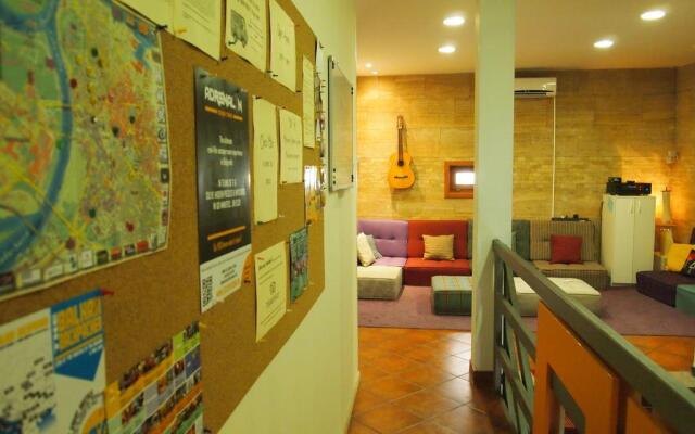 Hedonist Lounge Hostel
