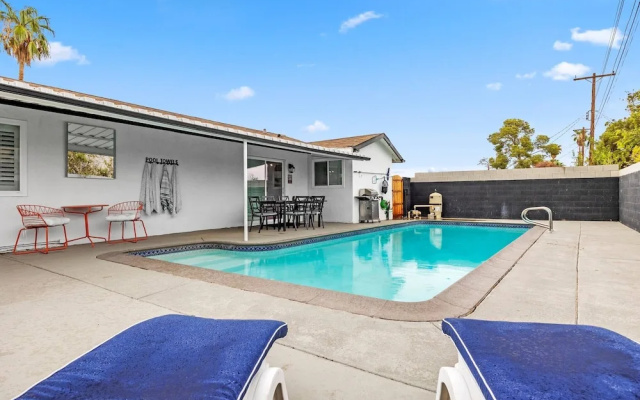 4bdrm 2 Bath Pool Close To Strip & Conventions