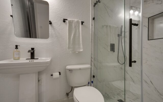 Luxury Goodyear Home w/ Private Pool + Pickleball!