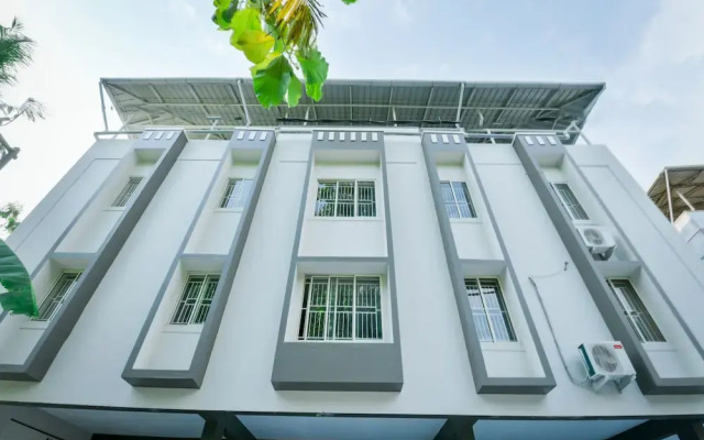 OYO Home 82829 Modern Studio