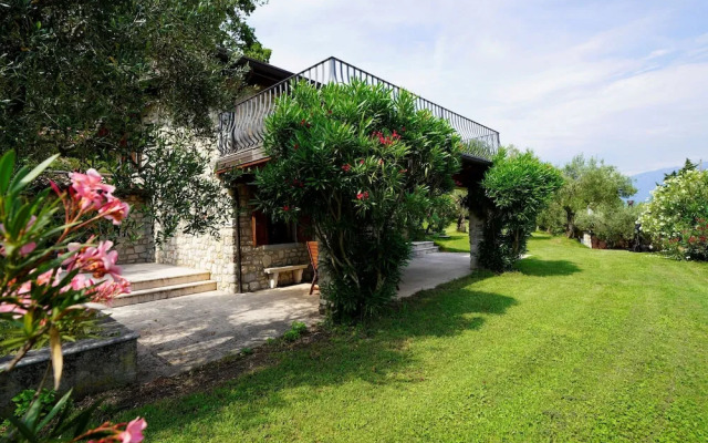 Villa Iris-lakeview & Shared Pool