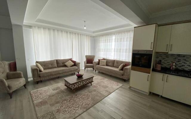 Lovely 3 Bedrooms Luxury APT with pool and Gym