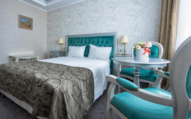 Hotel Roman by Dumbrava