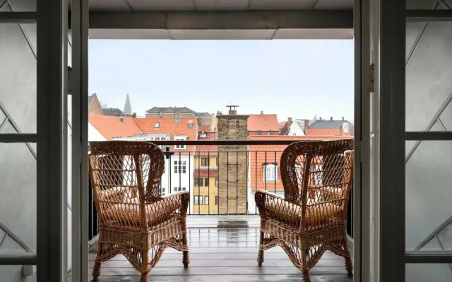 The Apartment Upstairs Canal Penthouse in Copenhagen