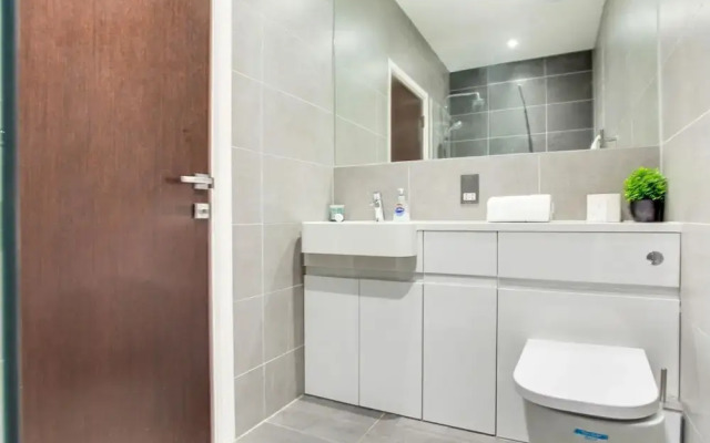 Elegant Apartment in Milton Keynes near Snozone