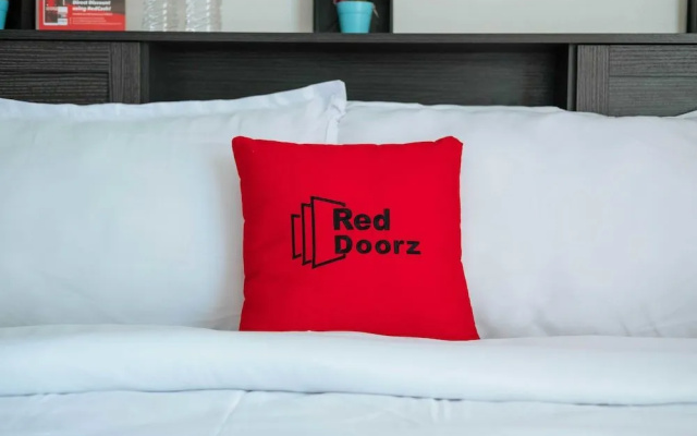 Reddoorz Premium Near Mrt North Avenue Station