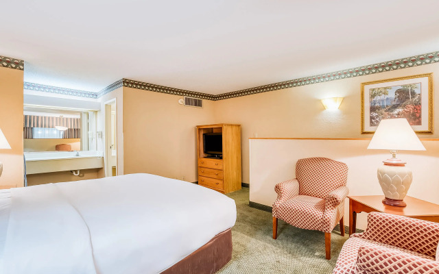 Rodeway Inn & Suites and Conference Center