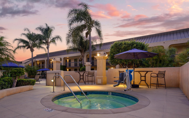 Best Western Plus South Coast Inn