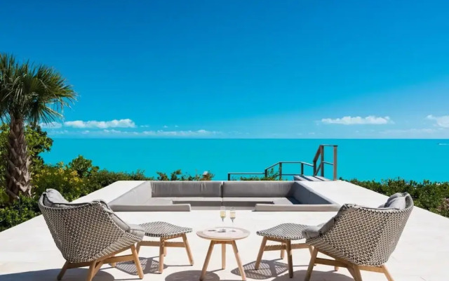 Oceanfront Luxury Villa Infinity Plunge Pools