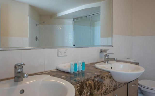 Broadbeach Savannah Hotel & Resort