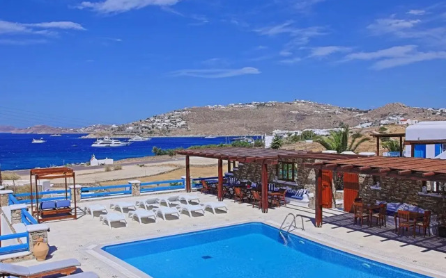 Maganos Eikosidio in Thira