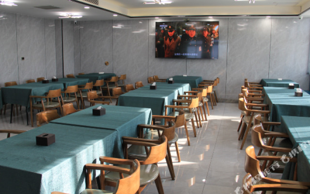 Lemon Four Seasons Hotel