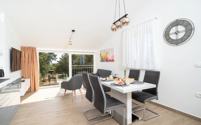 Stylish Two Bedroom Apartment in Labin