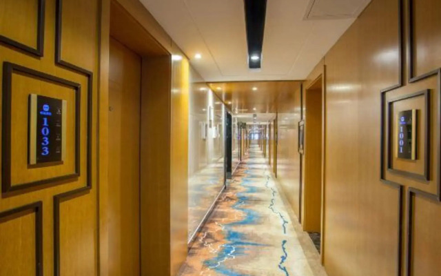 Elan Hotel (Guiyang Huaguoyuan Shopping Mall)