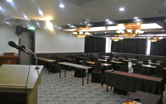 Lake Hills Songnisan Hotel
