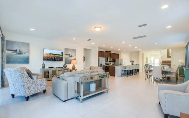 Family Friendly 9 Bedroom 8.5 Bathroom