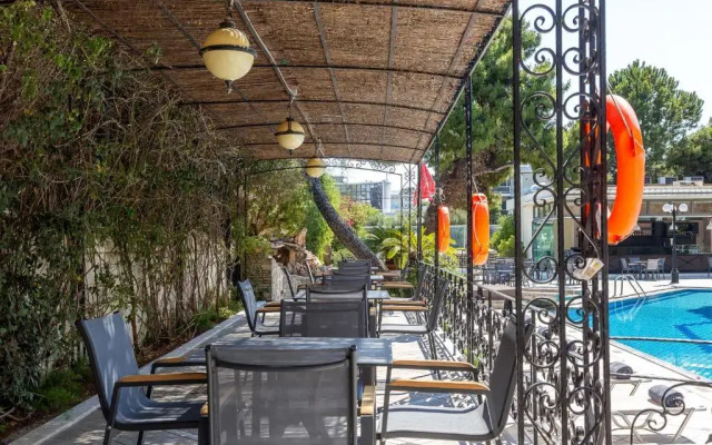 Oasis Hotel Apartments