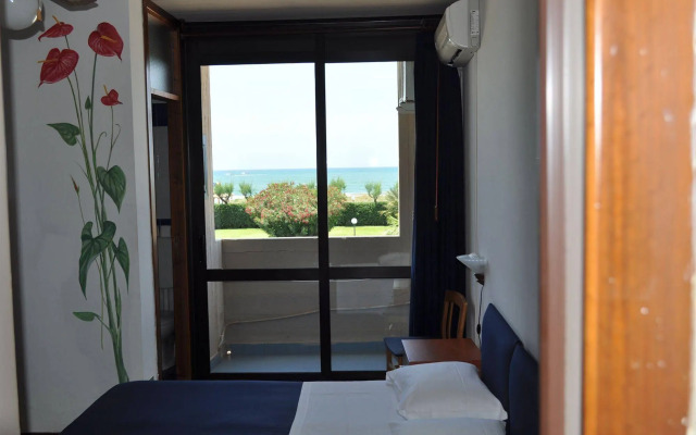 Cumeja Beach Club & Hotel