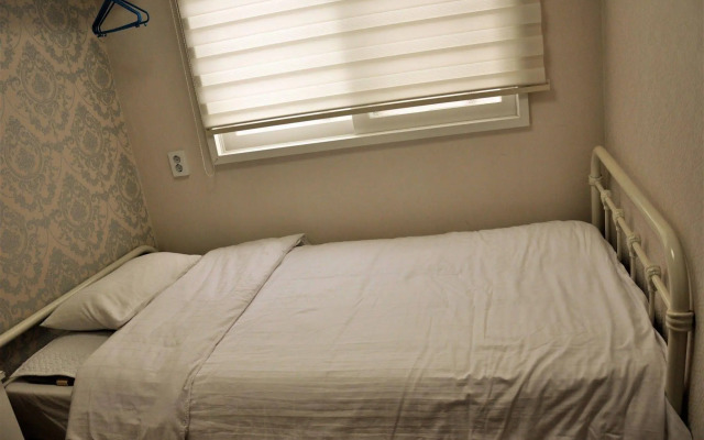 Unni House