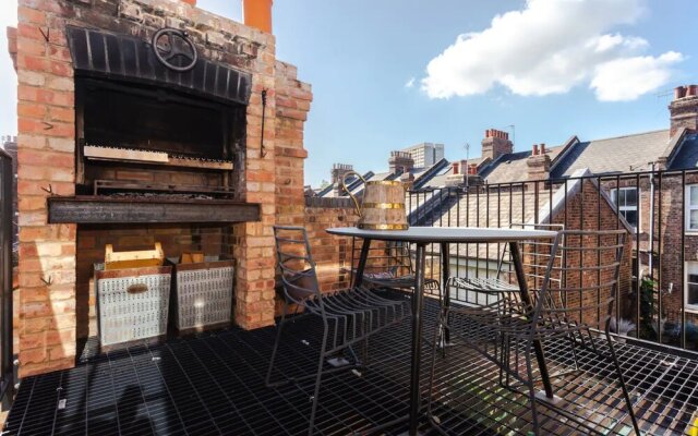 Spectacularly Unique 4 Bedroom House in Bethnal Green