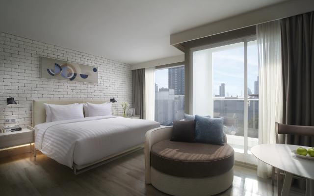 Shama Yen-Akat Bangkok