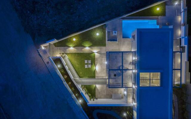 Villa Theologos