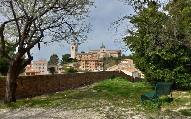 Via Brecce Bianche, 70