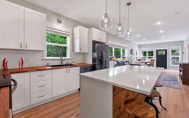 Cozy Chic Home in Downtown Loveland!