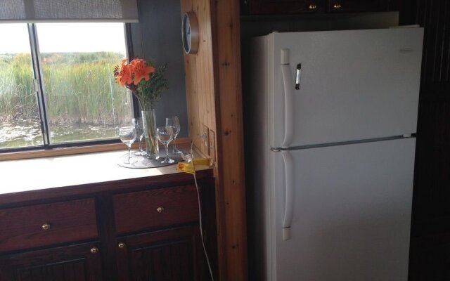 Diverse Rentals & Vacations FLOATEL