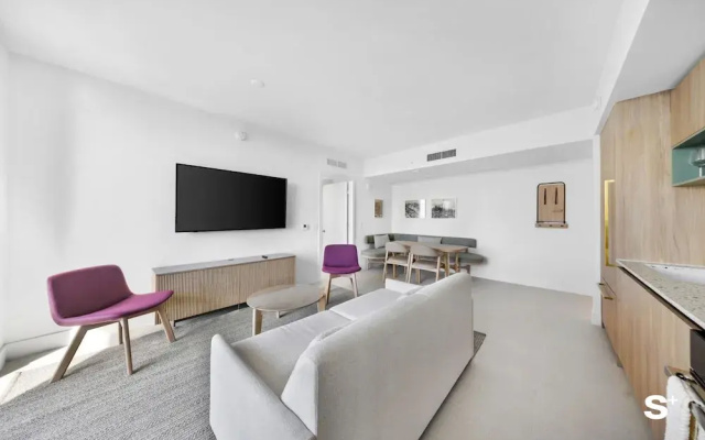 City Luxe Retreat Modern 2-BR