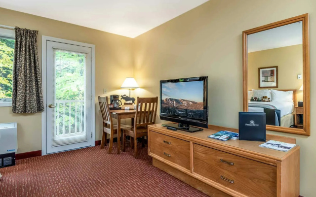 Grand Summit Hotel