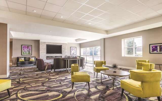 La Quinta Inn & Suites by Wyndham Cincinnati Sharonville
