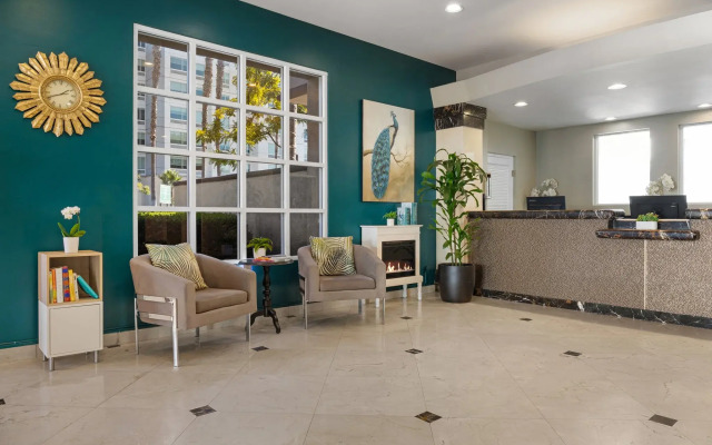 Peacock Suites
