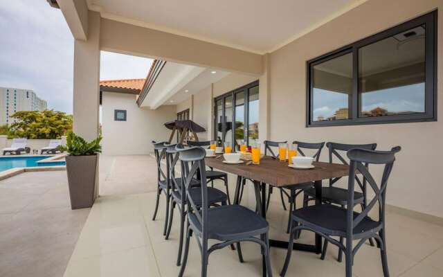 NEW 6BR Villa w Pool Across Street Palmbeach