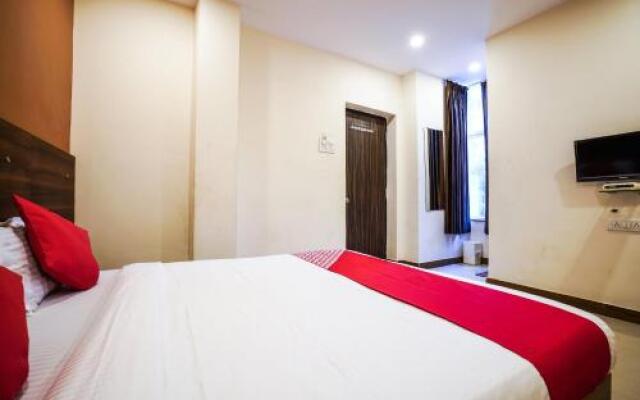 OYO 18652 Hotel Golden Shah