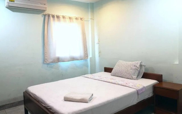 Sri Krungthep Hotel
