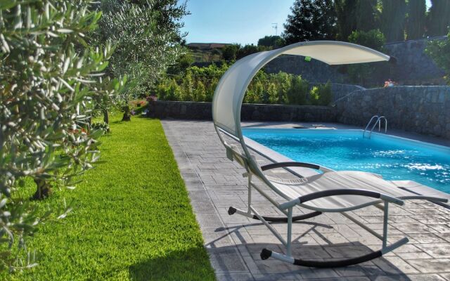 Villa Dedalisa by holidayngo