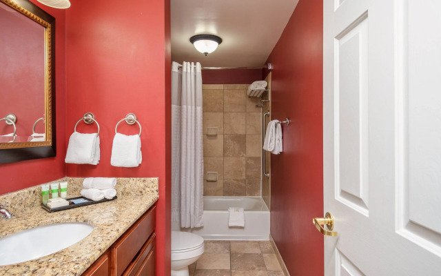 Arlington Court Suites, a Clarion Collection Hotel