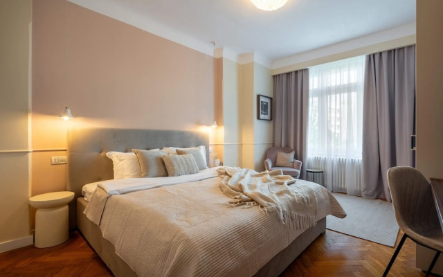 Elegant 3BR by the Romanian Athenaeum
