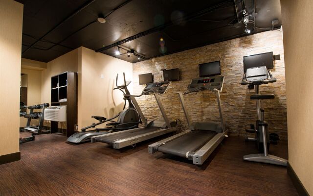 Clarion Hotel & Suites