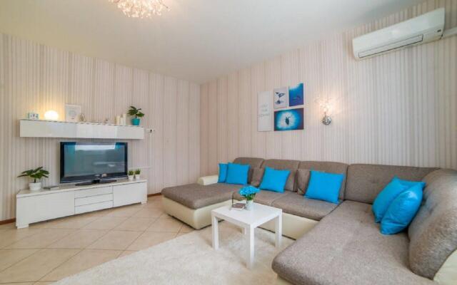 Европа Центр на улице Фролова 29