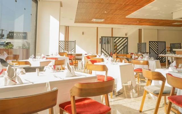 Star Land Hotel Bastos