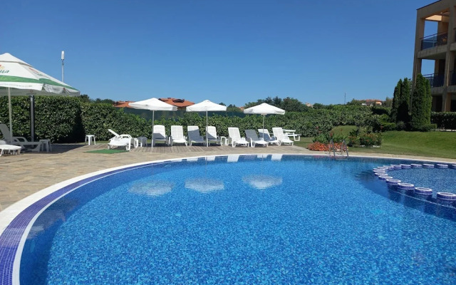 Nice Apartment With Swimming Pool