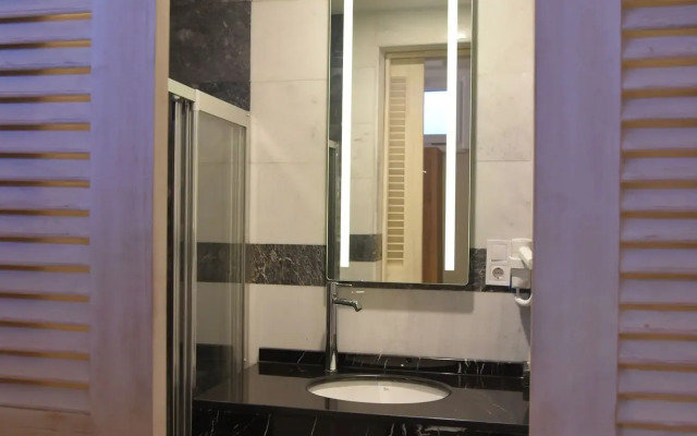 Luxir Hotel