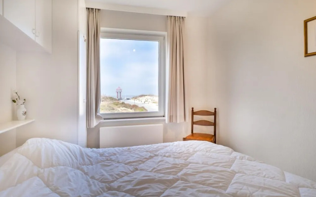 Hawthorn 2-1 Centrally Located and Near the Beach